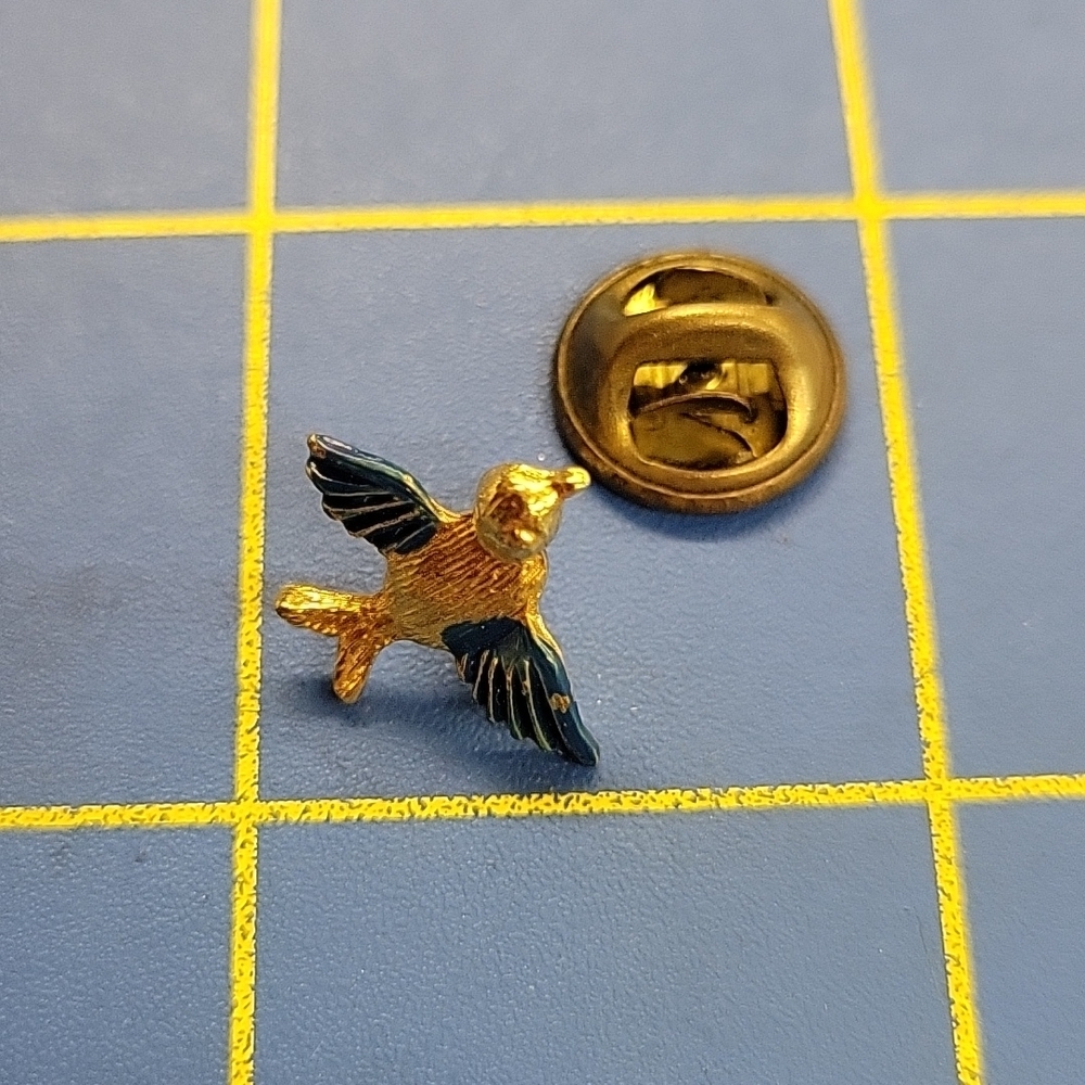Vintage Bird w Green Wings Tack Pin 0.5"